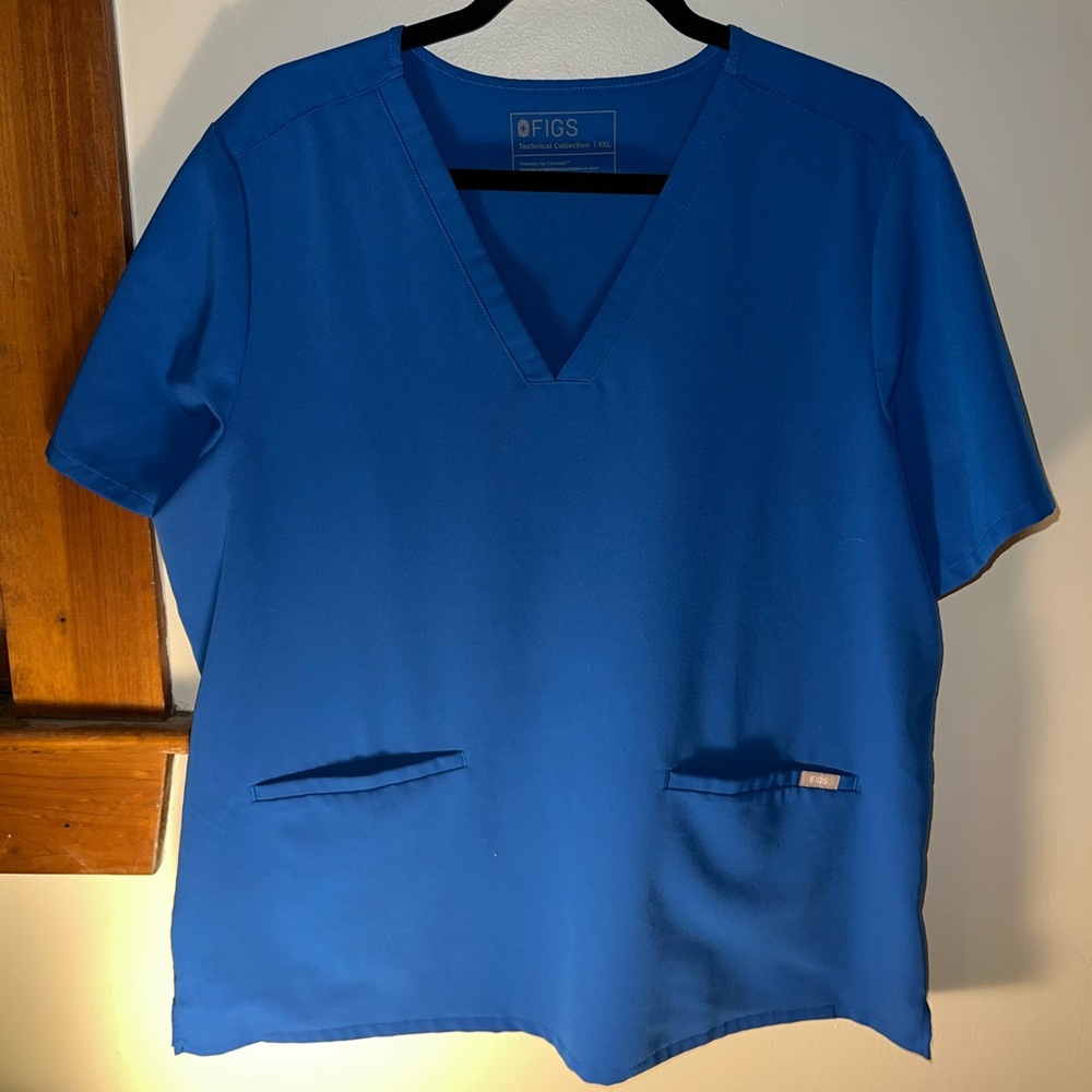 Figs casma three pocket top - royal blue